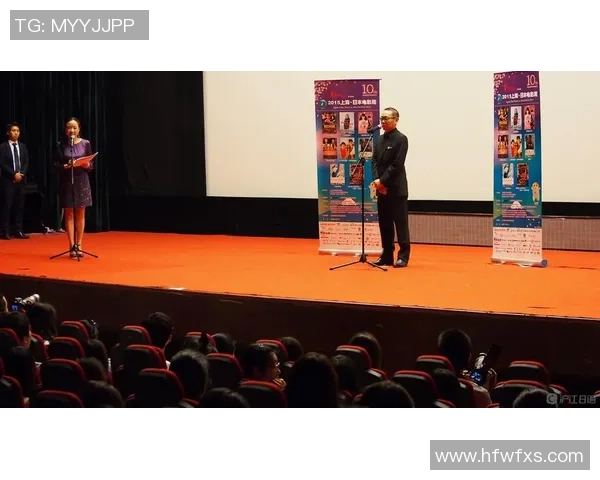 追逐梦想与爱情的交汇点足球明星背后的女人们